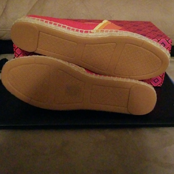 NIB! AUTH. TORY BURCH ESPADRILLES - Picture 5 of 7